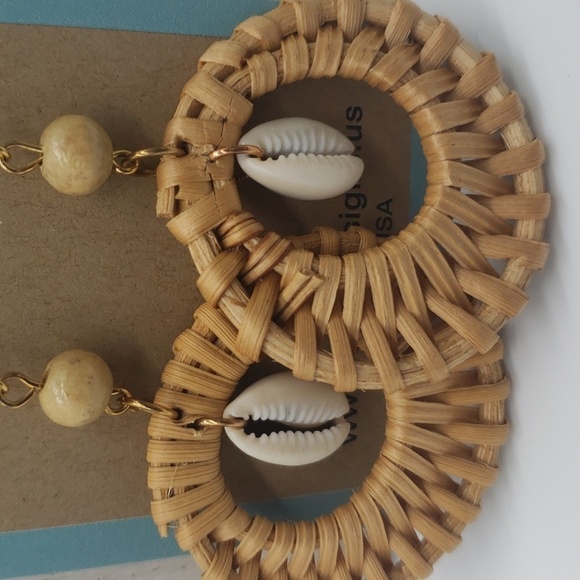 1255- Rattan And Shells Women's Handmade Earrings NWT - Picture 3 of 5